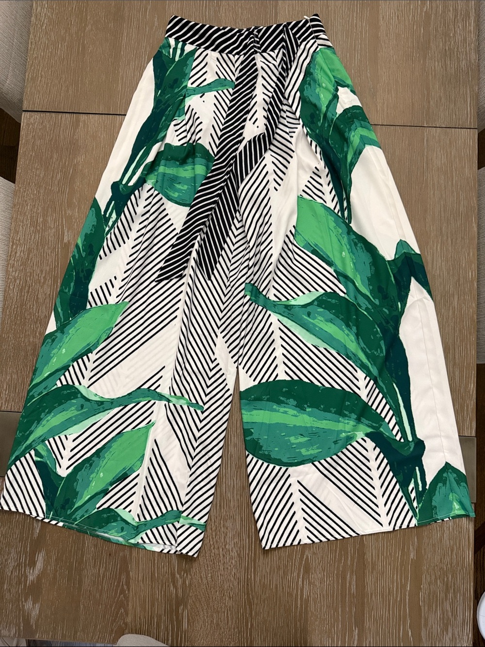 NWOT vici Wide-Leg Printed Palm pants - Green/White